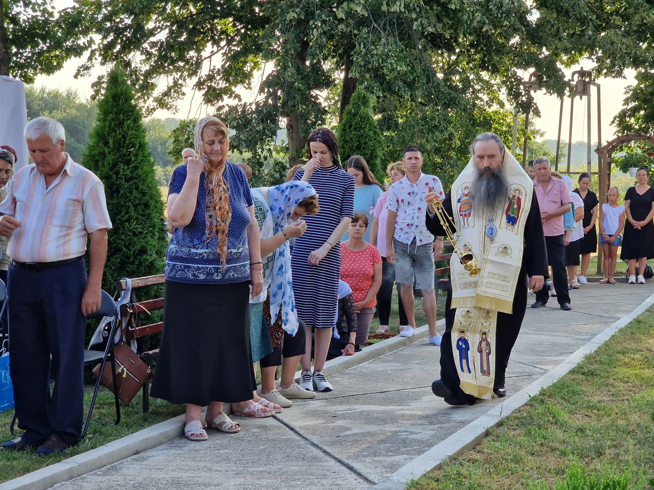 Episcopul Alexandriei și Teleormanului a oficiat Taina Sfântului Maslu la Mănăstirea Coșoteni
